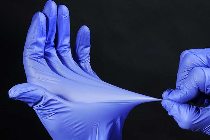 Rozdiely medzi nitrilovými a latexovými rukavicami